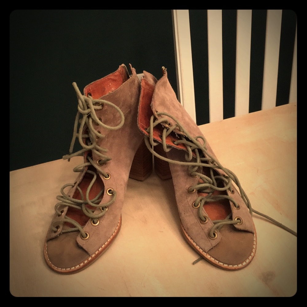 Jeffrey Campbell Cors shoes